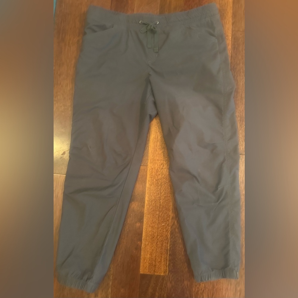 Eddie Bauer Gray Athleisure Women's Pants. Women’s size 14.